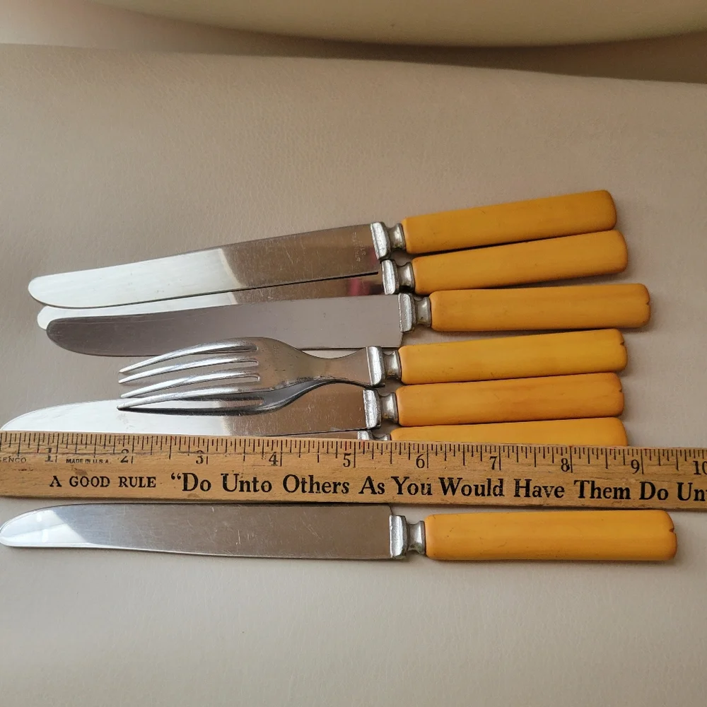 Vintage Yellow Handle Flatware  6 Knives 1 Fork Farmhouse ~ Bakelite or Catalin?